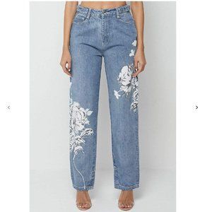 NWT -FLOWER PRINT MOM JEANS - MID BLUE